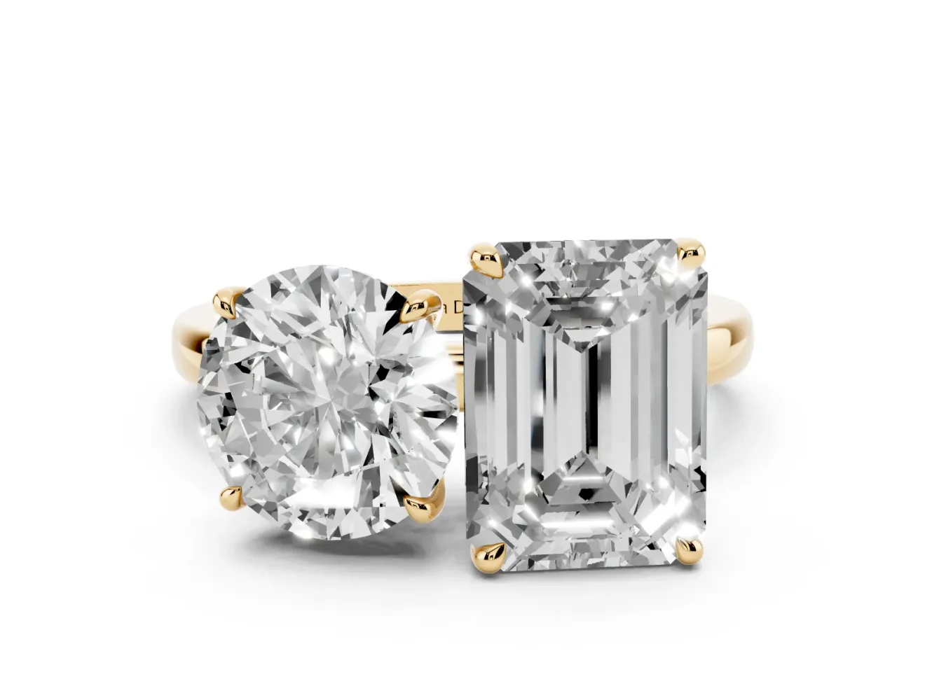 Round Cut and Emerald Cut Toi Moi Ring Set in Yellow gold with Prong Setting