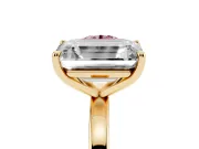 Fancy Pink Round Cut and Emerald Cut Toi Moi Ring Set in Yellow gold with Prong Setting