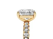 Radiant Cut Diamond Pavé Solitaire Ring Set in Yellow gold with Round Band and Prong Setting