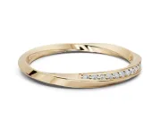 Round Lab-Grown Diamond Pavé Ribbon Twist Wedding Band | Polished Turn | Yellow Gold