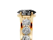 Oval Graduated Engagement Ring Setting for a Black Center | Yellow Gold