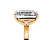 Fancy Pink Radiant Cut and Emerald Cut Toi Moi Ring Set in Yellow gold with Prong Setting
