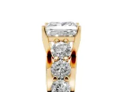 Princess Cut Graduated Side Stone Engagement Ring Setting | Shared Prong Rails | Yellow Gold