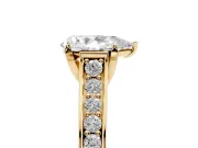 Pear-Shaped Graduated Pavé Solitaire Engagement Ring Setting | Wide Pavé Row Band | Yellow Gold