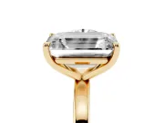 Round Cut and Emerald Cut Toi Moi Ring Set in Yellow gold with Prong Setting