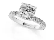 Cushion Cut Diamond Pavé Band Solitaire Set in White gold with Prong Setting