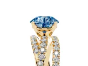 Fancy Blue Round Cut Diamond Solitaire Twist Band Ring Set in Yellow gold with Pavé Setting and Prong Head