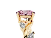 Oval Twisted Vine Engagement Ring Setting for a Fancy Pink Lab-Grown Diamond | Yellow Gold