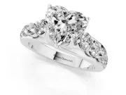 Heart-Shaped Graduated Side Stone Engagement Ring Setting | Shared Prong Rails | Platinum
