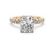 Radiant Cut Diamond Pavé Solitaire Ring Set in Yellow gold with Round Band and Prong Setting