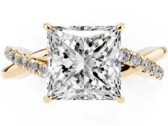 Princess Cut Diamond Twisted Pavé Band Ring Set in Yellow gold with Prong Setting
