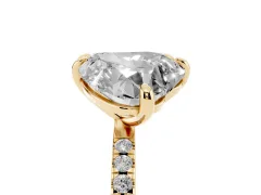 Emerald and Heart Toi Moi Ring Set in Yellow gold with Prong Setting and Pavé Band