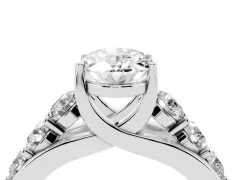 Oval Cut Diamond Pavé Engagement Ring Set in White gold with Prong Setting