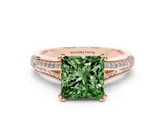 Fancy Green Princess Cut Diamond Split Shank Pavé Engagement Ring Set in Rose gold with Prong-Set Center Stone