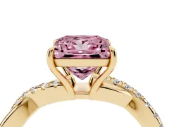 Fancy Pink Princess Cut Diamond Twisted Pavé Band Ring Set in Yellow gold with Prong Setting