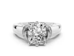 Radiant Cut Diamond Pavé Band Solitaire Ring Set in White gold with Prong Setting