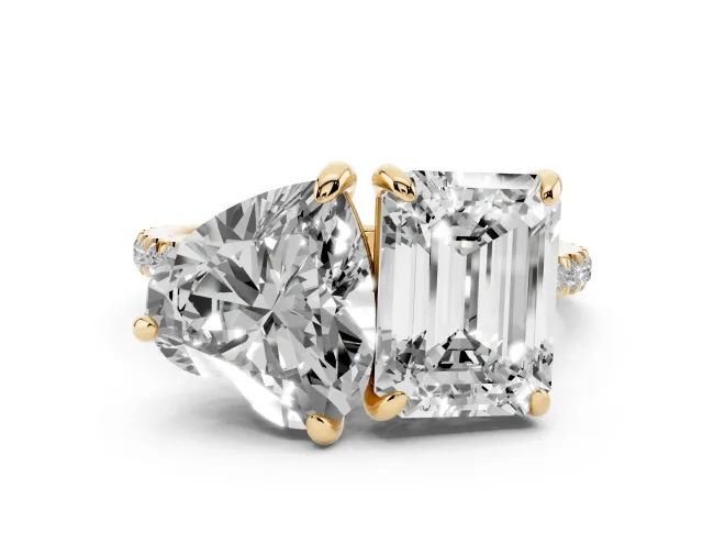 Emerald and Heart Toi Moi Ring Set in Yellow gold with Prong Setting and Pavé Band