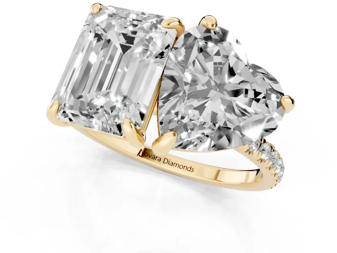 Emerald and Heart Toi Moi Ring Set in Yellow gold with Prong Setting and Pavé Band – second view