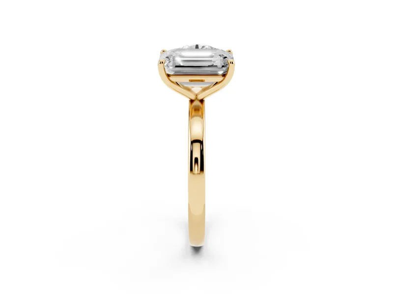 Round Cut and Emerald Cut Toi Moi Ring Set in Yellow gold with Prong Setting