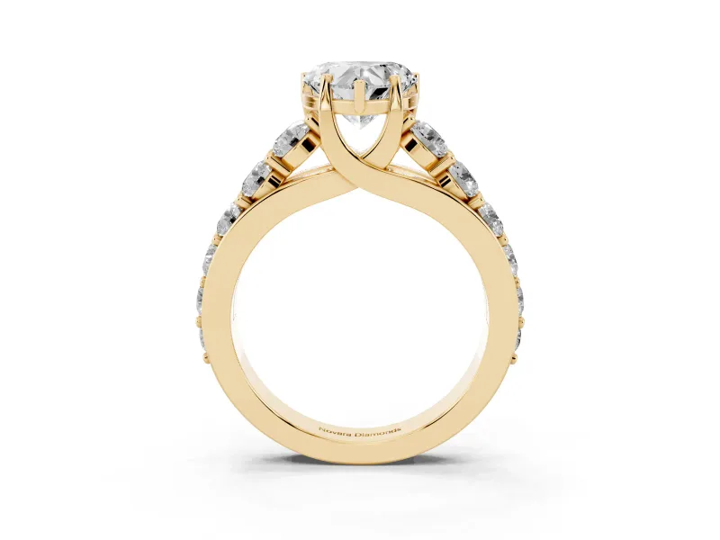 Heart-Shaped Graduated Side Stone Engagement Ring Setting | Shared Prong Rails | Yellow Gold