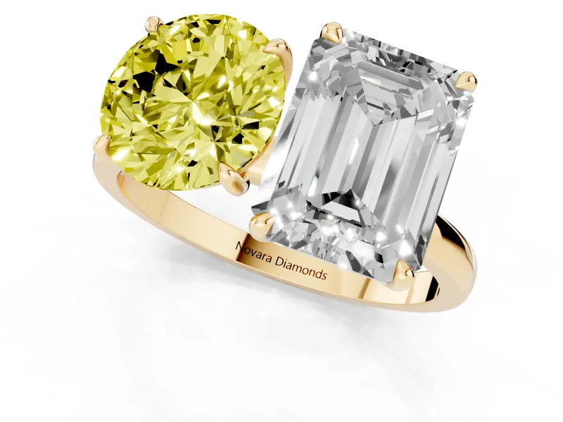 Fancy Yellow Round Cut and Emerald Cut Toi Moi Ring Set in Yellow gold with Prong Setting