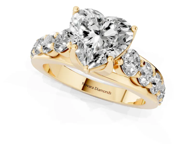 Heart-Shaped Graduated Side Stone Engagement Ring Setting | Shared Prong Rails | Yellow Gold