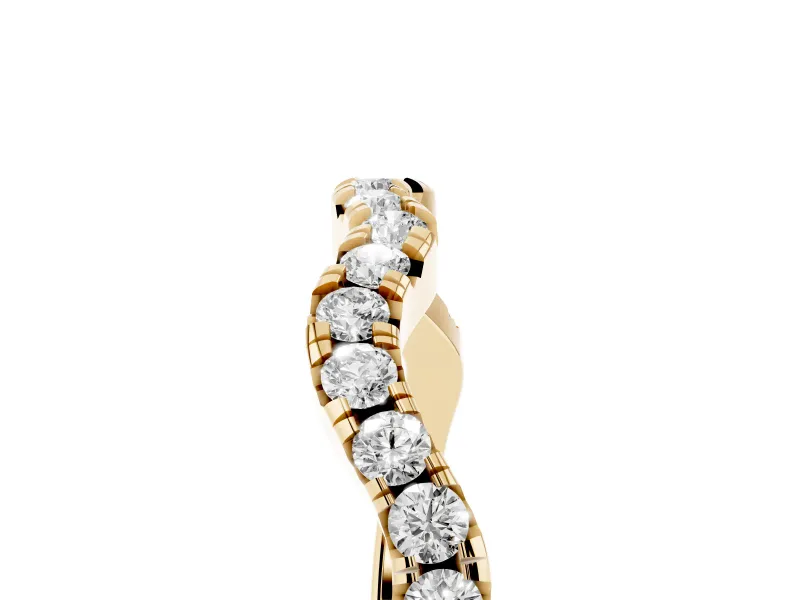 Round Diamond Scalloped Pavé Wedding Band Set in Yellow gold with Shared Prong Setting
