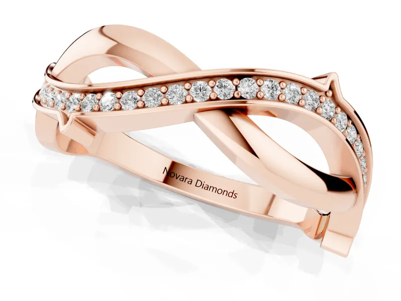 Round Diamond Pavé Twist Band Set in Rose gold with Bezel Setting