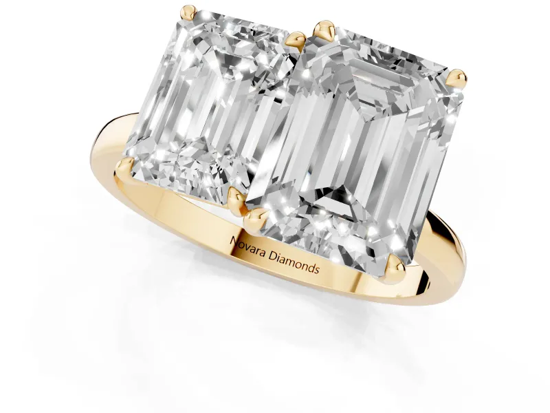 Emerald Cut and Emerald Cut Toi Moi Ring Set in Yellow gold with Prong Setting