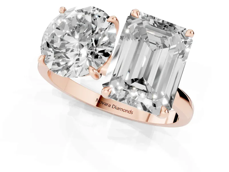 Round Cut and Emerald Cut Toi Moi Ring Set in Rose gold with Prong Setting