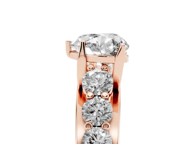 Heart-Shaped Graduated Side Stone Engagement Ring Setting | Shared Prong Rails | Rose Gold