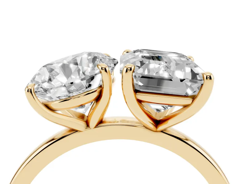 Round Cut and Emerald Cut Toi Moi Ring Set in Yellow gold with Prong Setting
