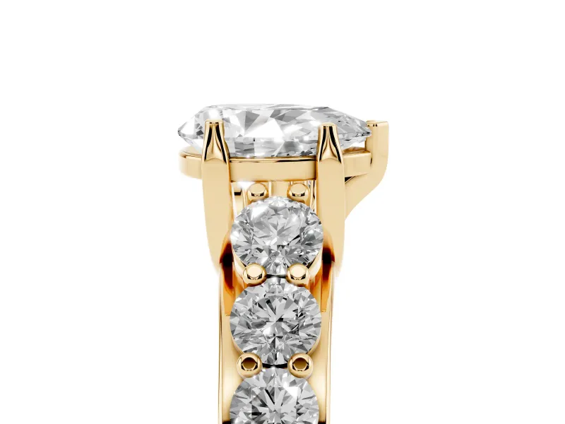 Pear-Shaped Graduated Side Stone Engagement Ring Setting | Shared Prong Rails | Yellow Gold