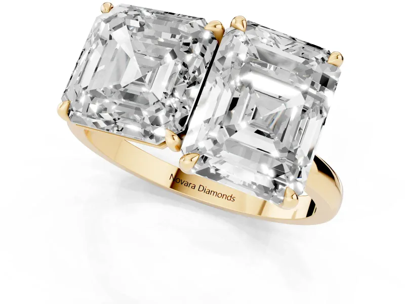 Asscher Cut and Emerald Cut Toi Moi Ring Set in Yellow gold with Prong Setting
