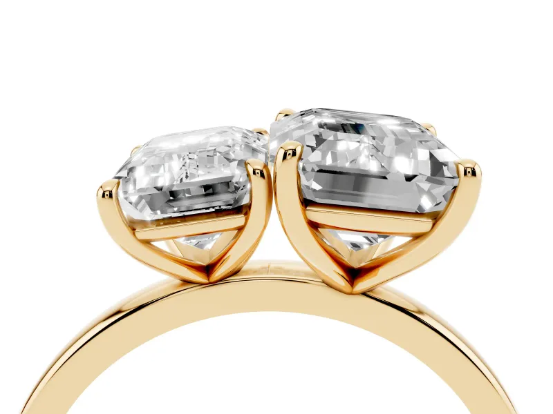 Emerald Cut and Emerald Cut Toi Moi Ring Set in Yellow gold with Prong Setting