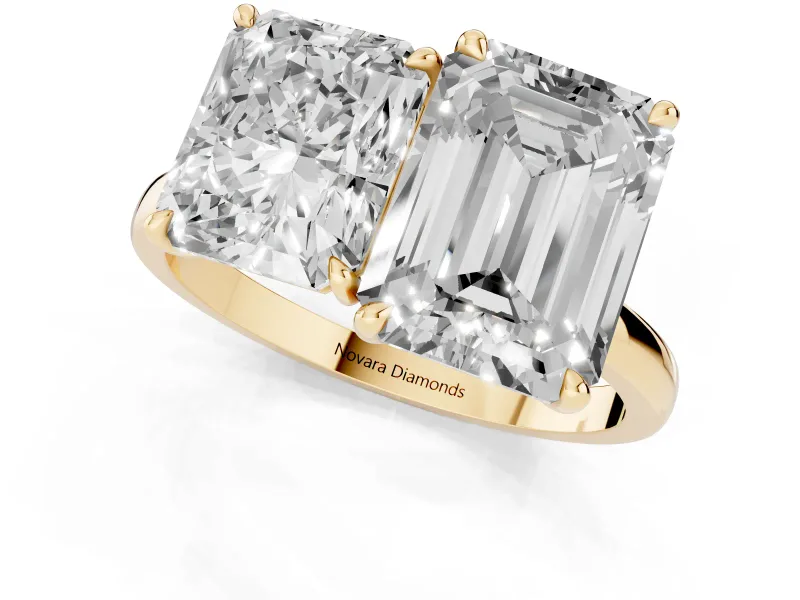 Radiant Cut and Emerald Cut Toi Moi Ring Set in Yellow gold with Prong Setting
