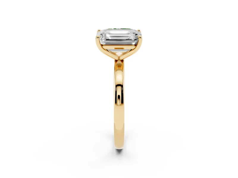 Fancy Green Radiant Cut and Emerald Cut Toi Moi Ring Set in Yellow gold with Prong Setting