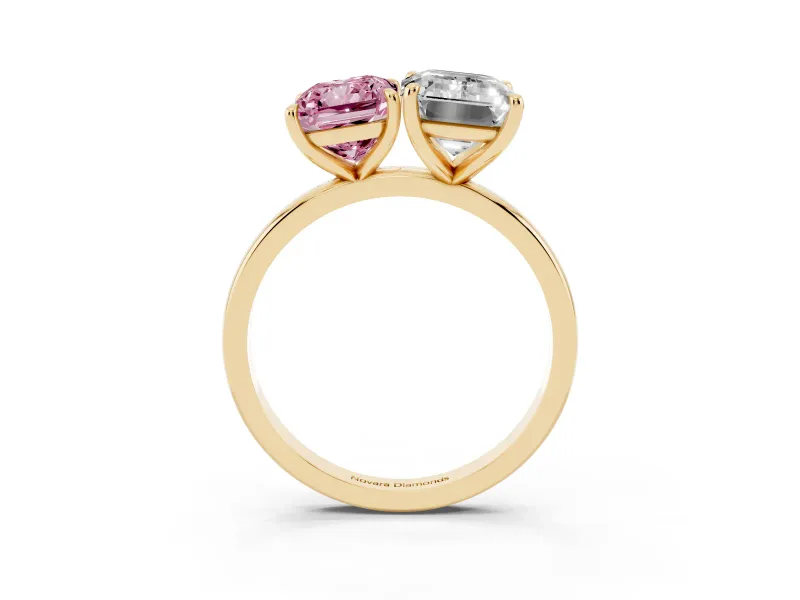 Fancy Pink Radiant Cut and Emerald Cut Toi Moi Ring Set in Yellow gold with Prong Setting