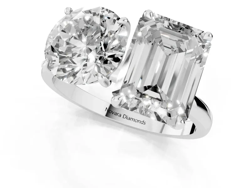 Round Cut and Emerald Cut Toi Moi Ring Set in Silver with Prong Setting