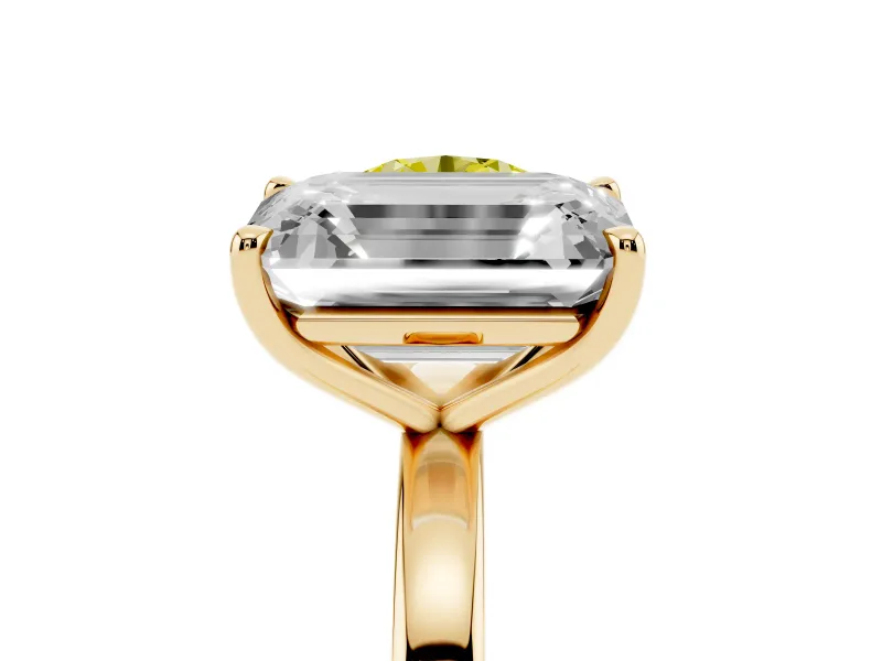 Fancy Yellow Round Cut and Emerald Cut Toi Moi Ring Set in Yellow gold with Prong Setting