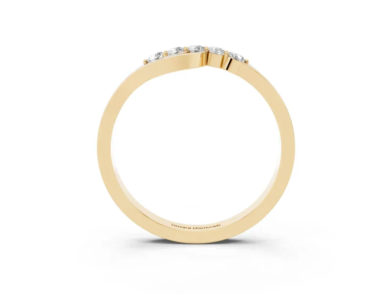 Round Diamond Five-Stone Crossover Band Set in Yellow gold with Prong Setting